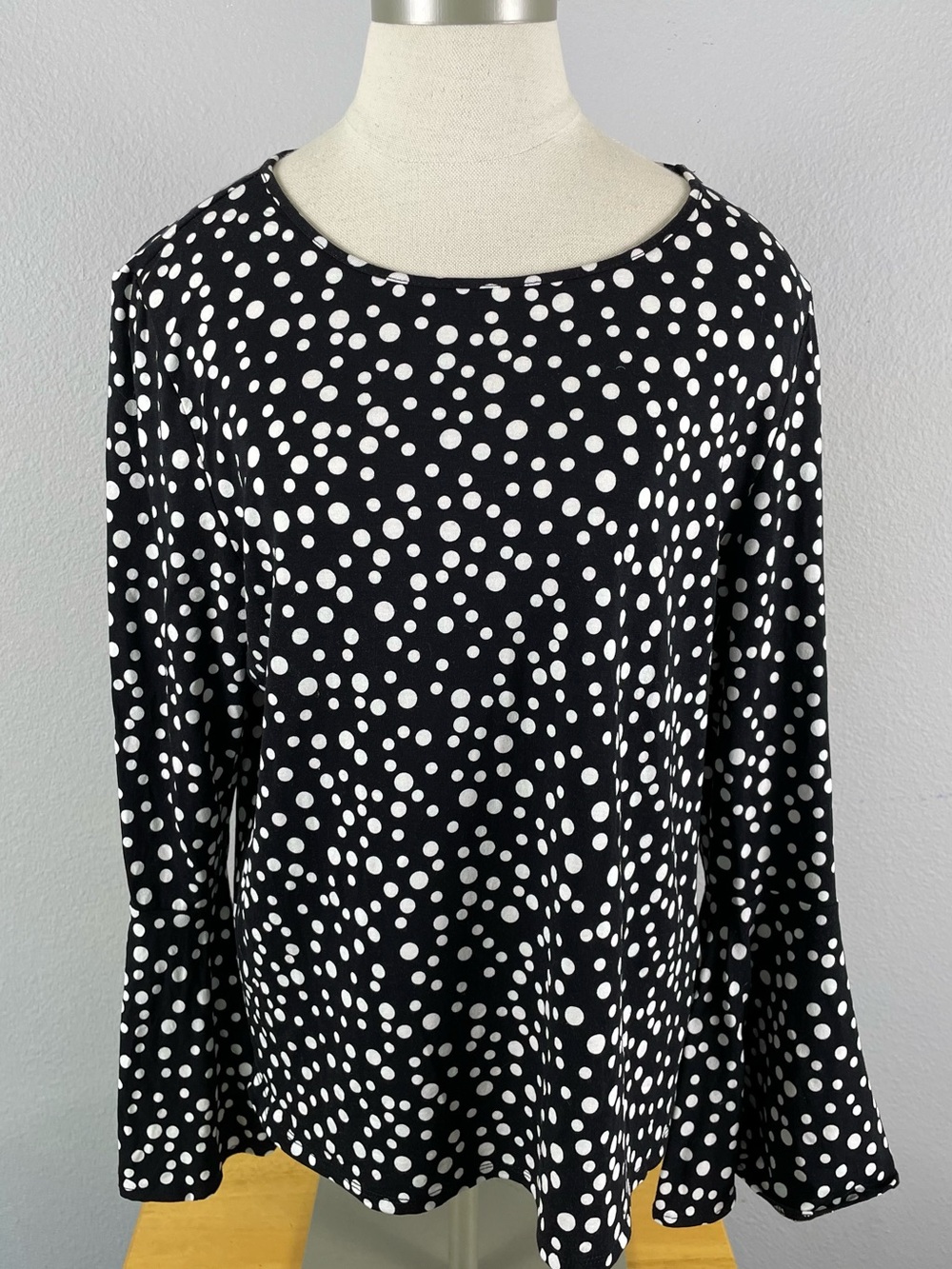 Adrianna Papell Black & White Polka Dot Scoop Neck Top Long Bell Sleeves Size XL